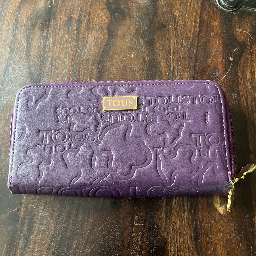 Tous zipper around leather wallet